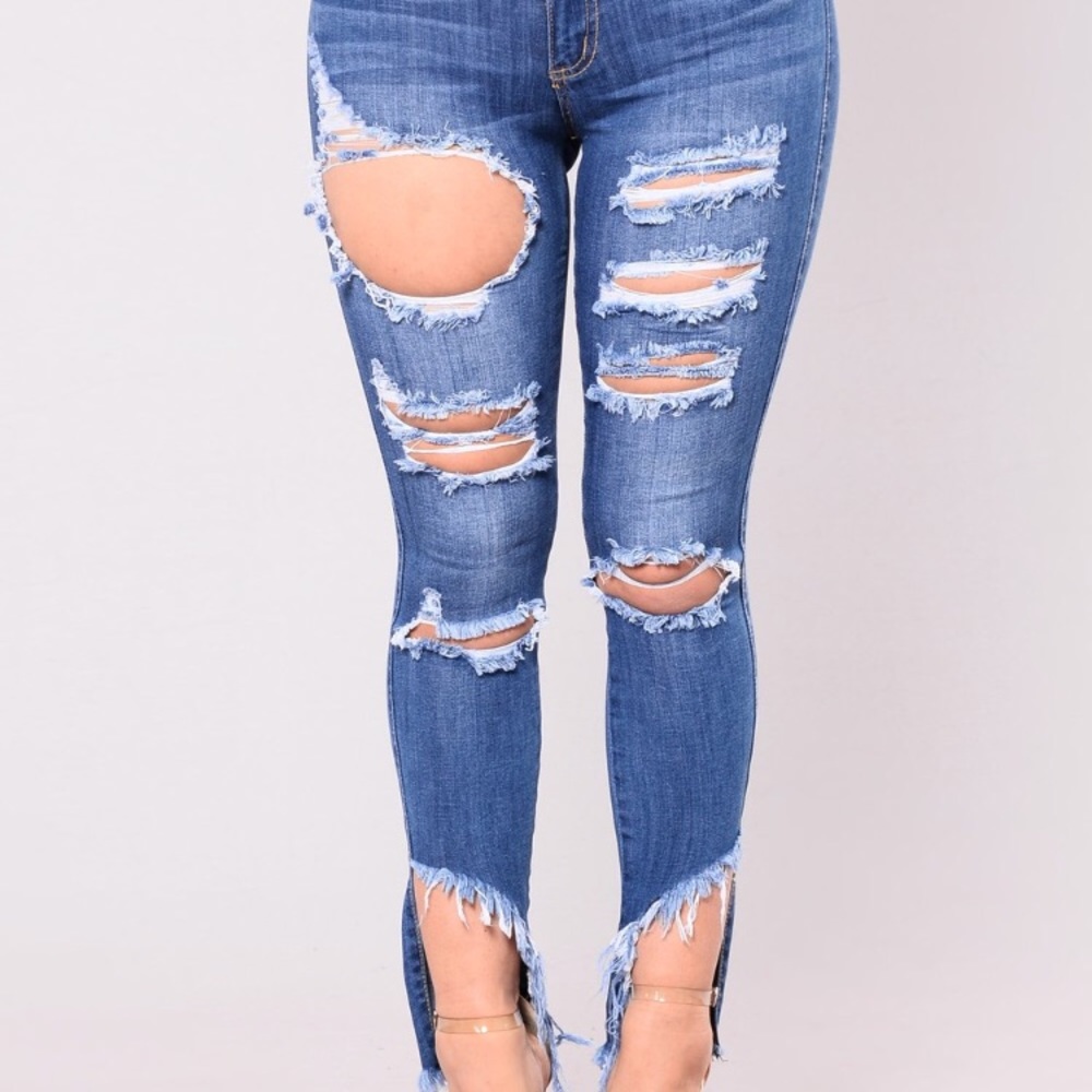 SOLD 💕NEW WITH TAGS FASHION NOVA JEANS!! SIZE 0